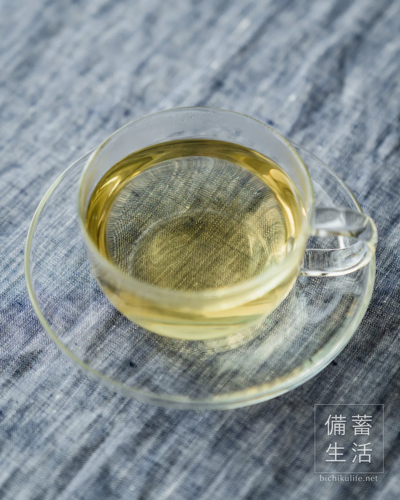 グラスに注いだとうもろこしのひげ茶