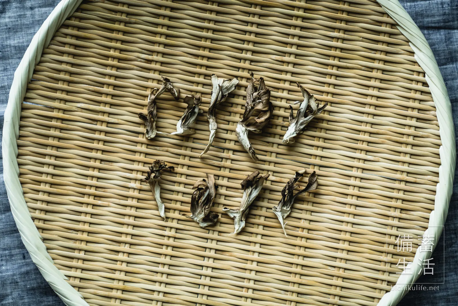 舞茸を干して1日経過