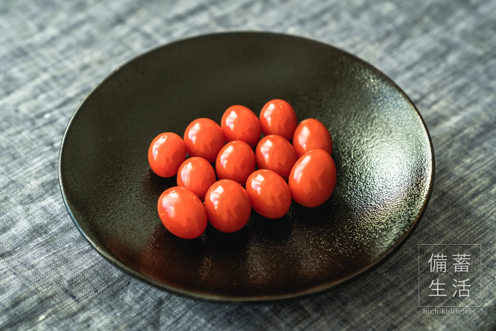 器に盛ったミニトマトのぬか漬け