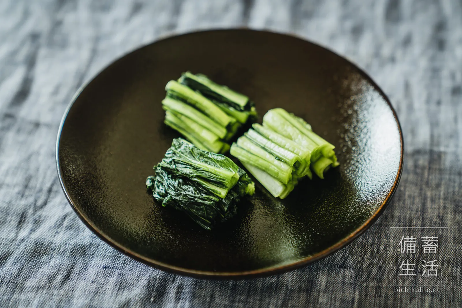 食べやすく切って器に盛った小松菜のぬか漬け