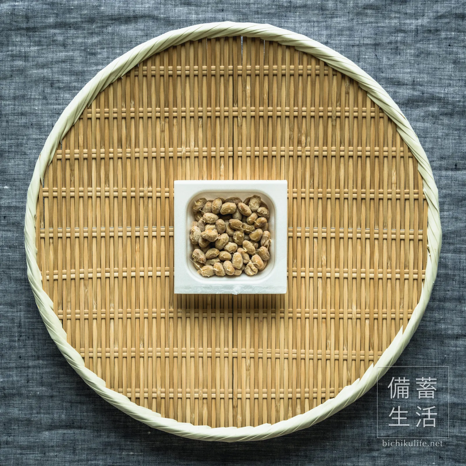 パックを開けた大粒の納豆