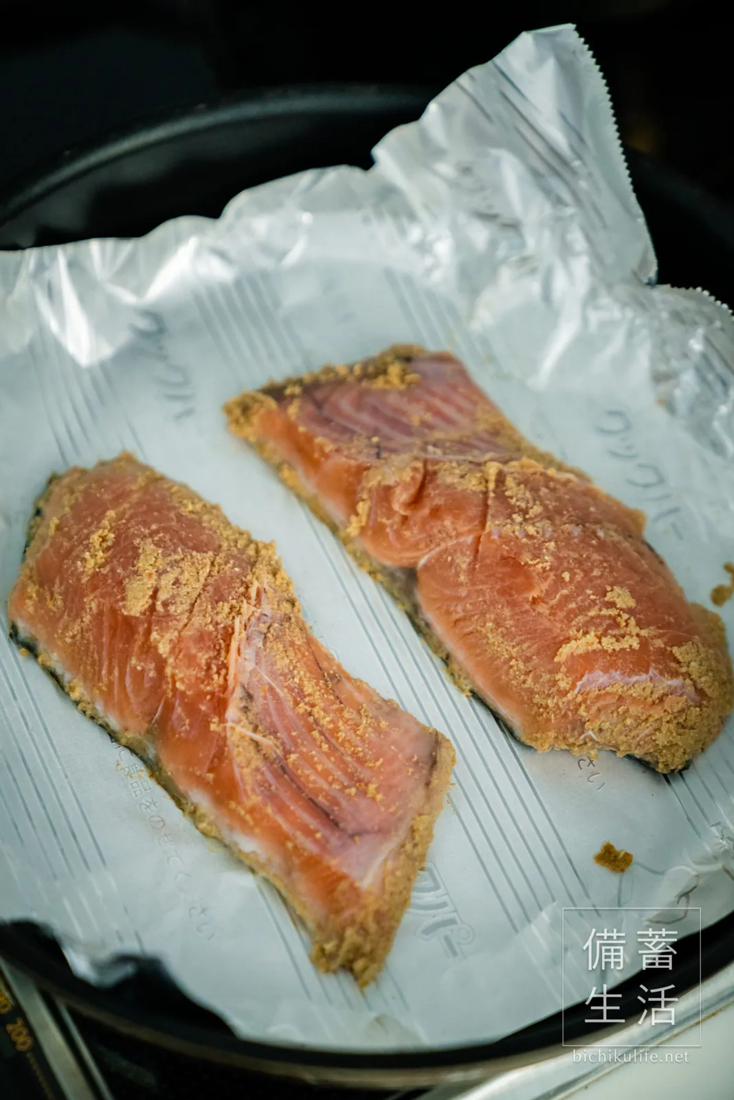アルミホイルを敷いて焼く鮭のぬか漬け