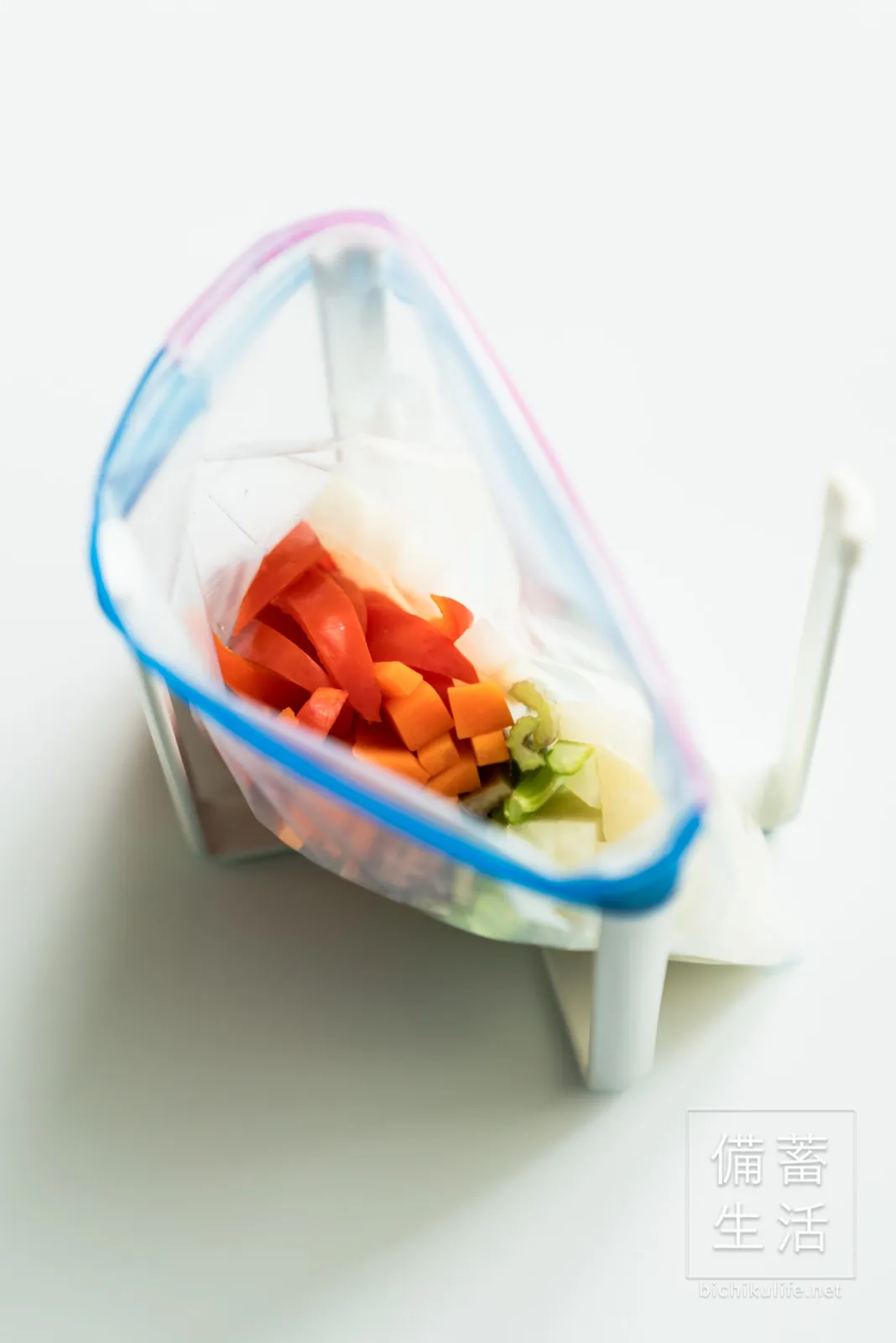 自家製ピクルスのレシピ、野菜にピクルス液を入れる